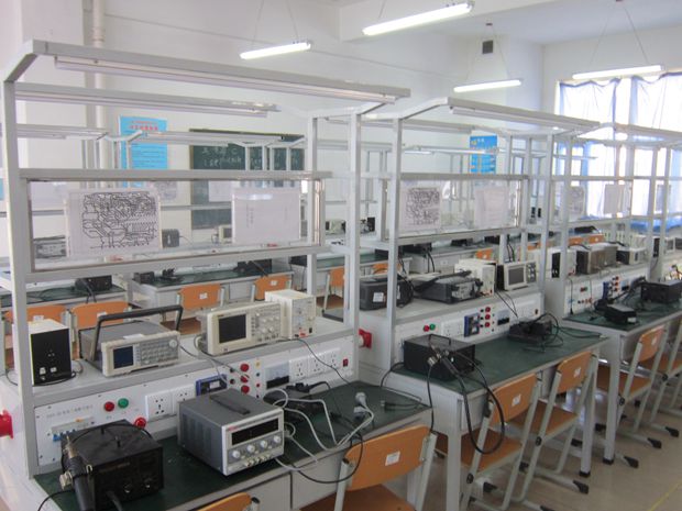 深耕技術沃土 電氣工程系學子電子產品實訓紀實